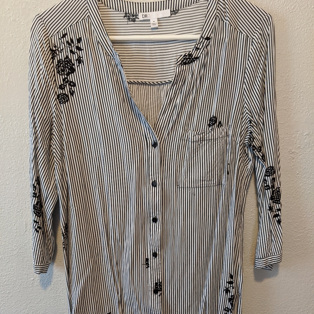 3 for $30❗Black & white button down tunic